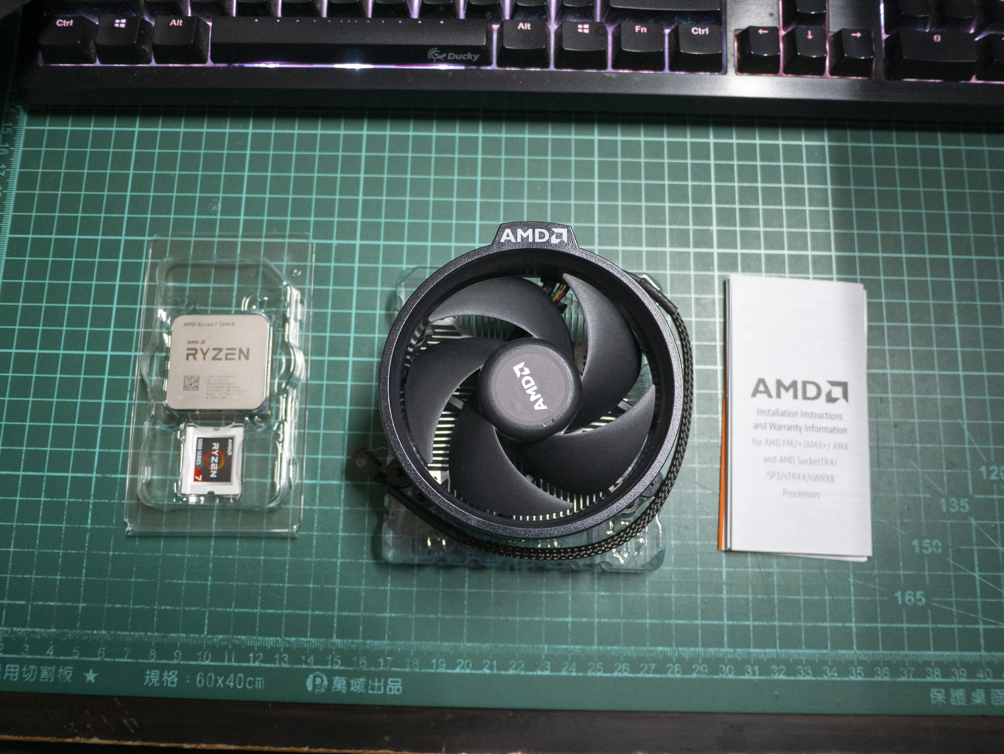 AMD Ryzen 7 5800X 包裝內容物